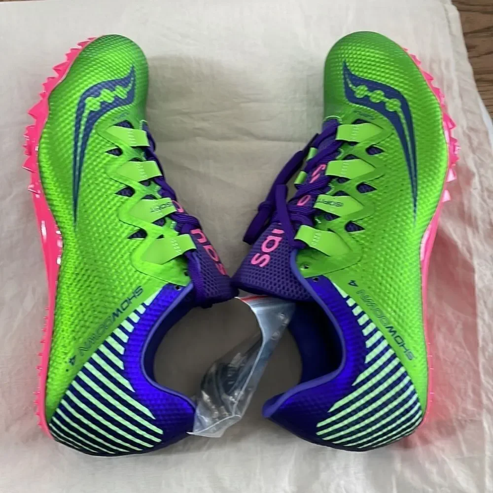 SAUCONY SHOWDOWN 4 RACING SHOES.  COLORS ARE GREEN/PURPLE PINK.  NEW IN …